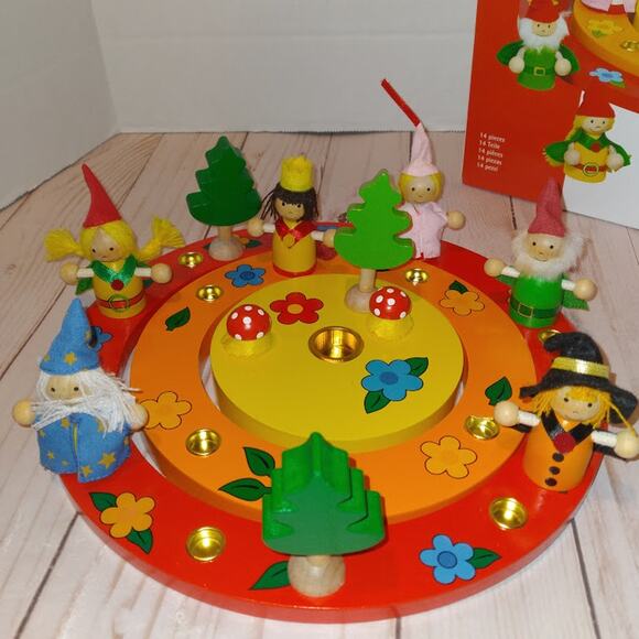 Goki Wooden Wreath Complete in Box w/ 14 figures Montessori - Picture 3 of 9